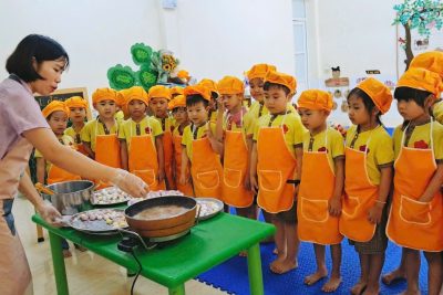 HOẠT ĐỘNG TRẢI NGHIỆM NẶN BÁNH TRÔI CỦA CÁC BÉ TRƯỜNG MẦM NON CHUYÊN NGOẠI